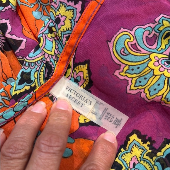 VINTAGE Victoria’s Secret Tunic Top XSBoho Paisley Floral Print, BeadedNeckline. - Picture 2 of 13